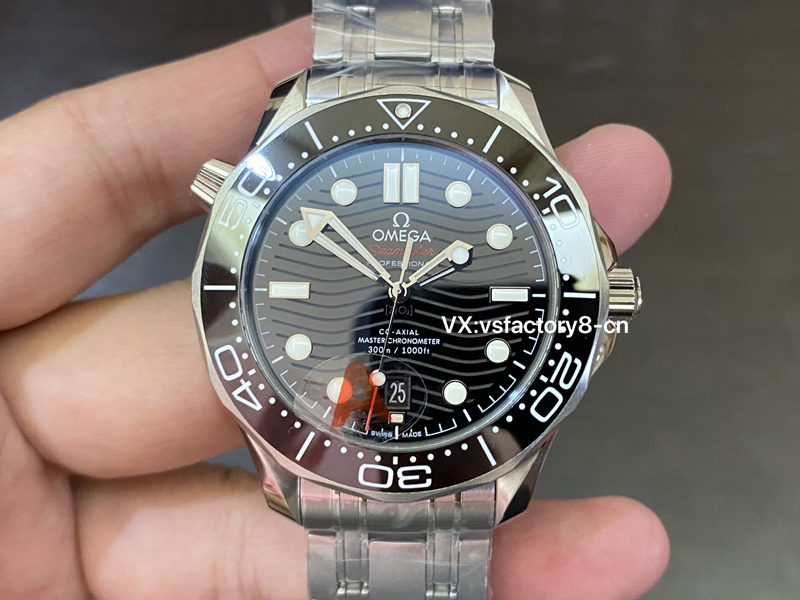 VS廠歐米茄波浪紋黑盤海馬300米丹東8800一體機芯V4版本復(fù)刻表外觀細(xì)節(jié)復(fù)刻是最高版本嗎