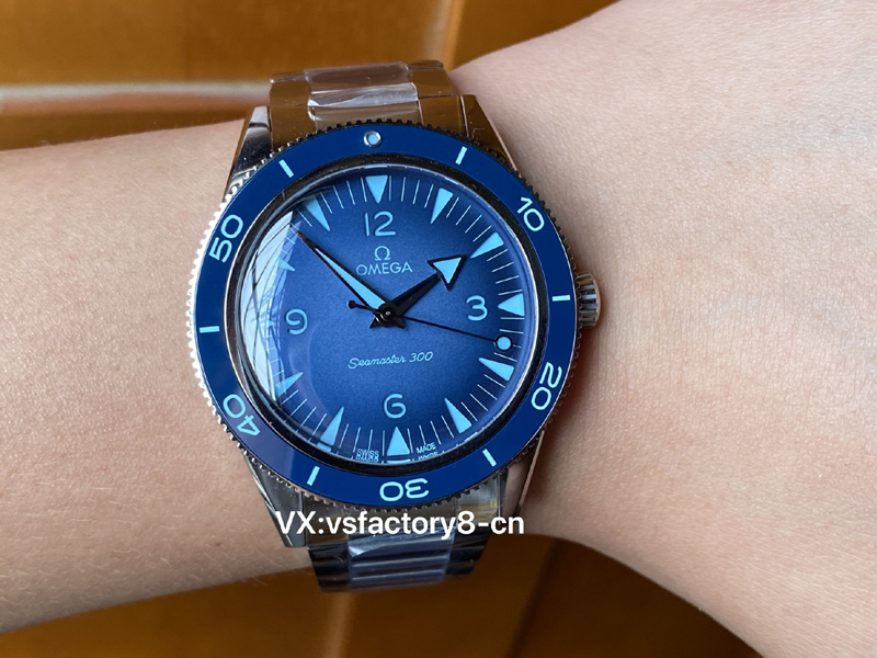 VS工廠(chǎng)歐米茄幽靈黨冰藍(lán)面海馬300米8912一體機(jī)芯復(fù)刻表細(xì)節(jié)做工值不值得入手